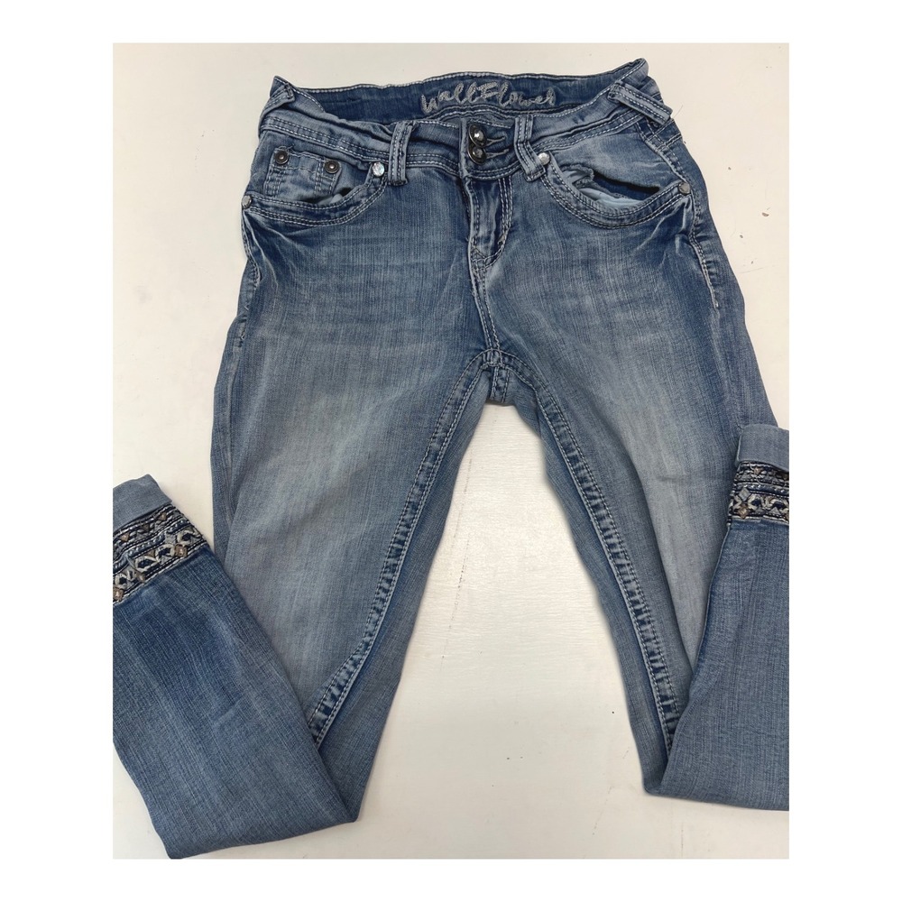 WallFlower Luscious Curvy Embroidered Rhinestone Skinny Jeans Medium Wash 25x24